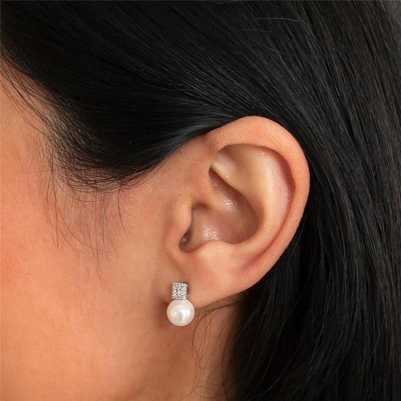 BRINCO FOLHEADO RÓDIO BRANCO CRAVEJADO PÉROLA SHELL