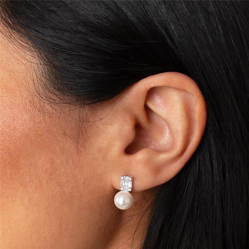 BRINCO FOLHEADO RÓDIO BRANCO CRAVEJADO PÉROLA SHELL