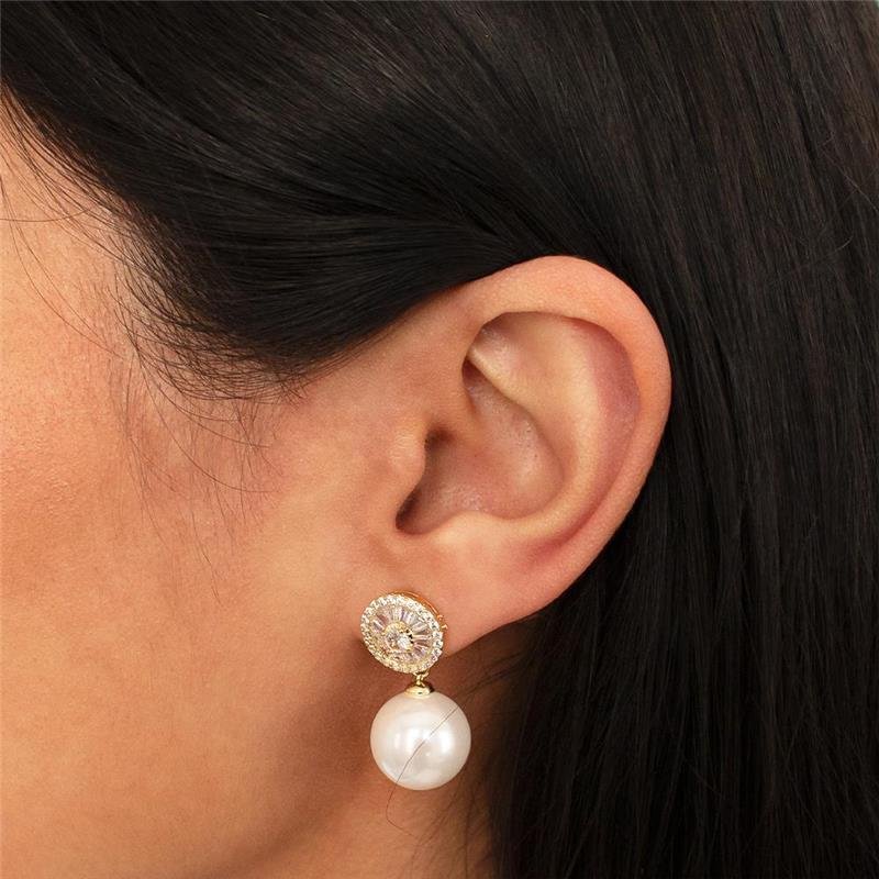 BRINCO FOLHEADO CRAVEJADO PÉROLA SHELL