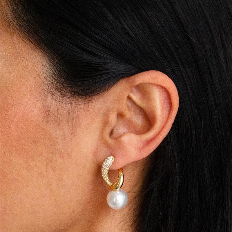 ARGOLA FOLHEADA PEROLA ZIRCÔNIA TORCIDA