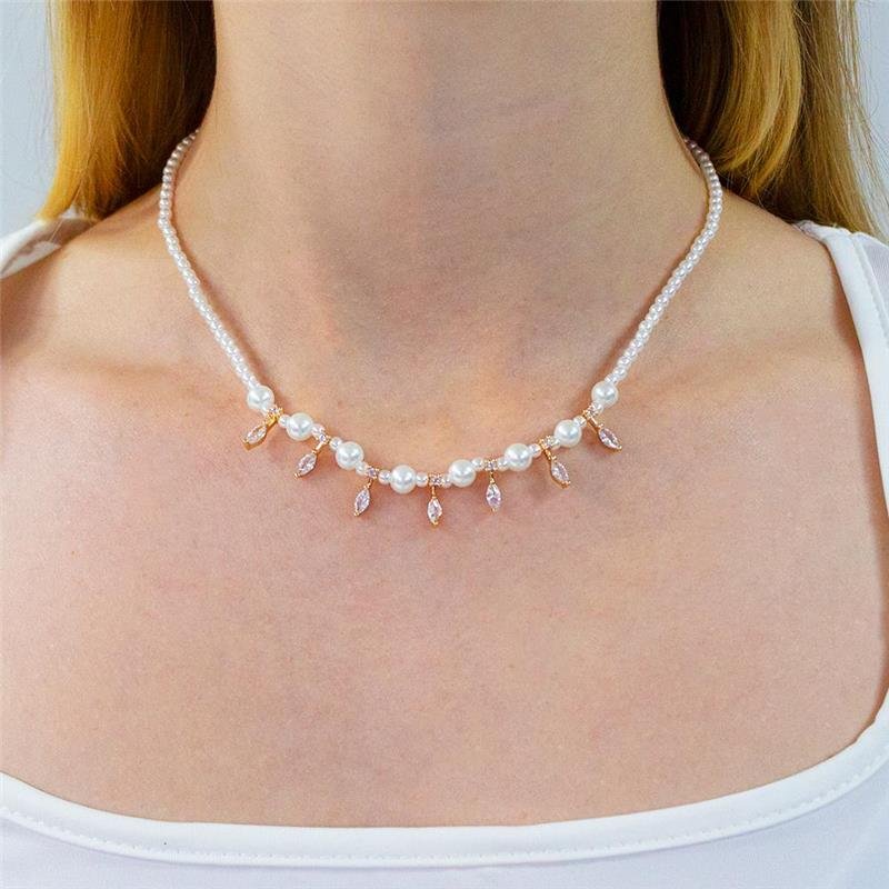 GARGANTILHA CHOKER FOLHEADA PÉROLAS COM PONTOS DE LUZ